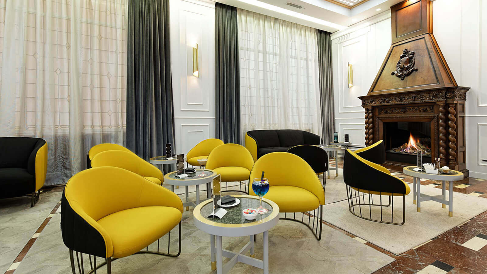 Algunas áreas confortables que el hotel mayorazgo pone a tu disposición para tus eventos team building en Madrid